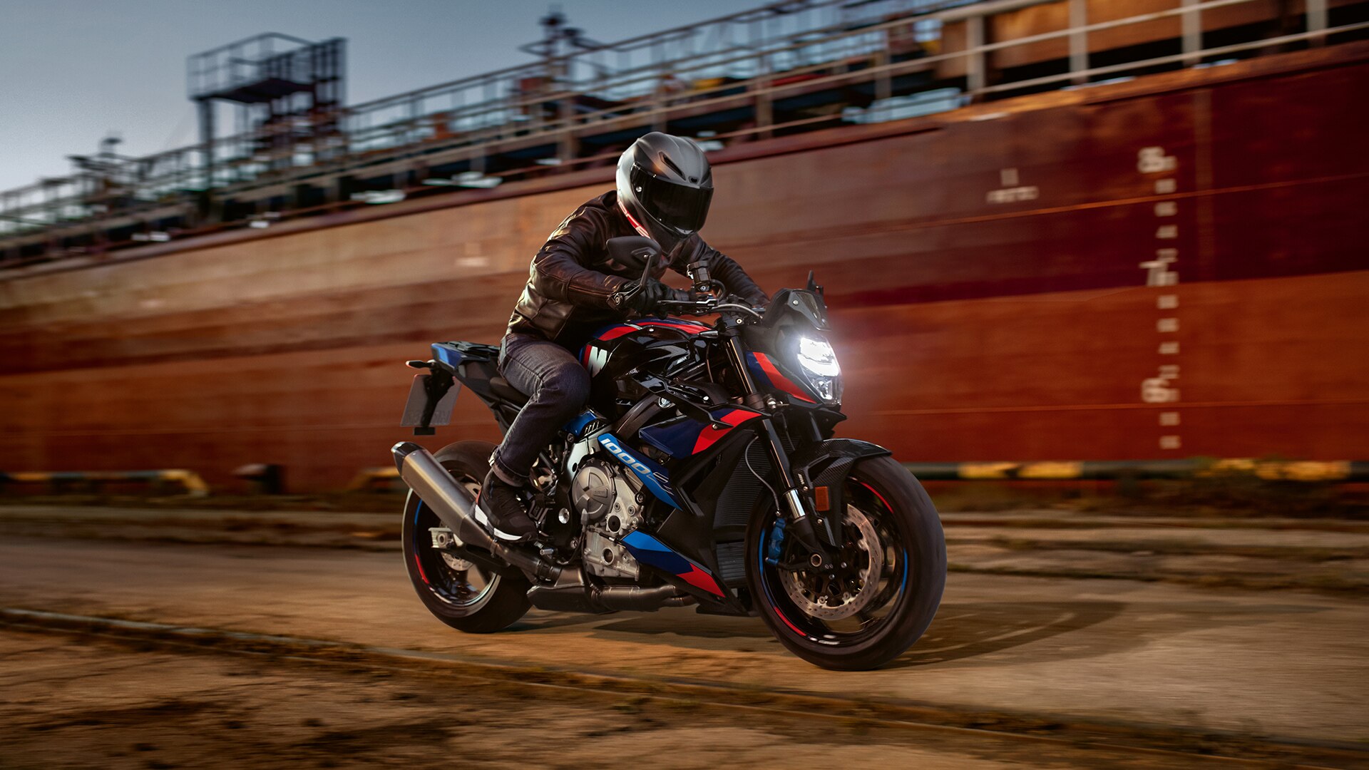 Vidéo YouTube de la M 1000 R, le modèle Hyper Dynamic Roadster de BMW Motorrad