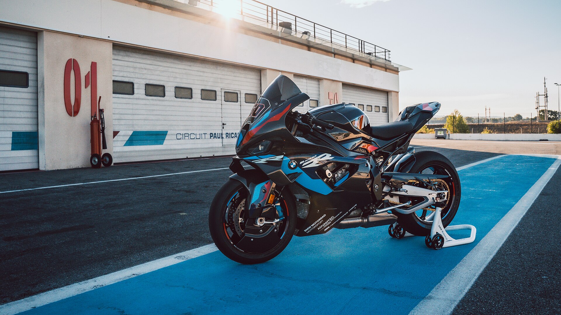 Vidéo YouTube de la M 1000 RR, la superbike pour le circuit de BMW Motorrad