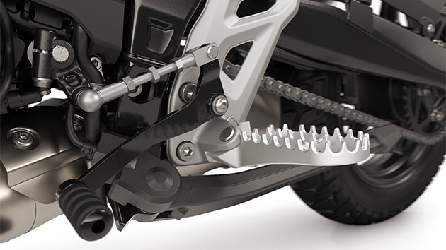 Les repose-pieds pour trail et l'assistant de changement de rapport Pro de la BMW F 450 GS