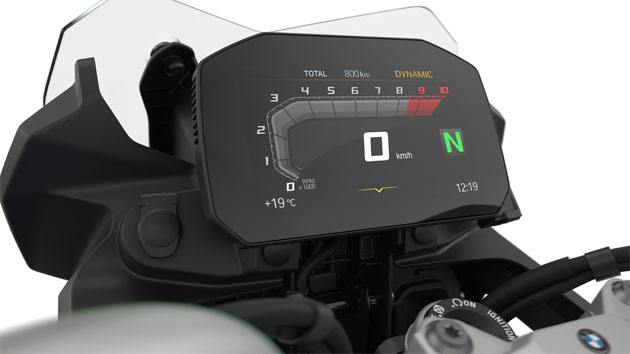 Nous voyons l'écran TFT de 6,5 pouces de la BMW F 750 GS.