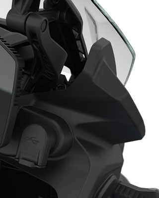 Nous voyons ici la bulle et le port USB de la BMW F 850 GS.