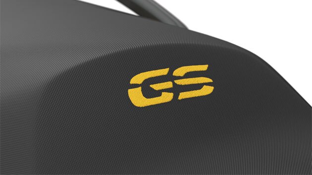 Nous voyons ici l'autocollant GS jaune sur la selle.