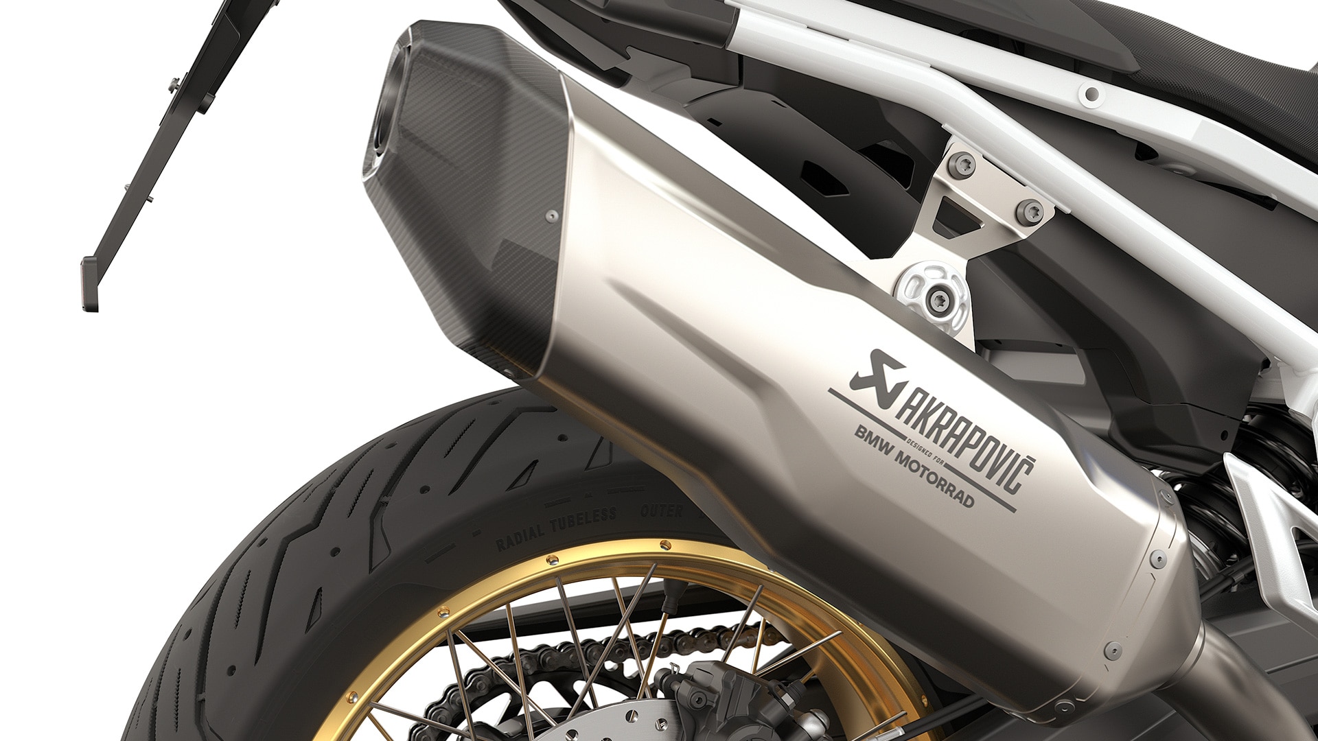 La BMW F 900 GS de BMW Motorrad avec silencieux arrière Akrapovič