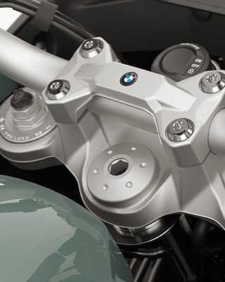 La fourche réglable de la BMW F 900 GS de BMW Motorrad