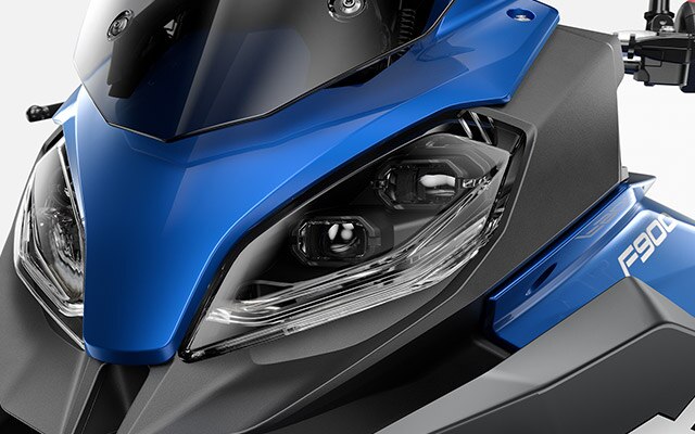 Nous voyons le système d'éclairage de la F 900 XR