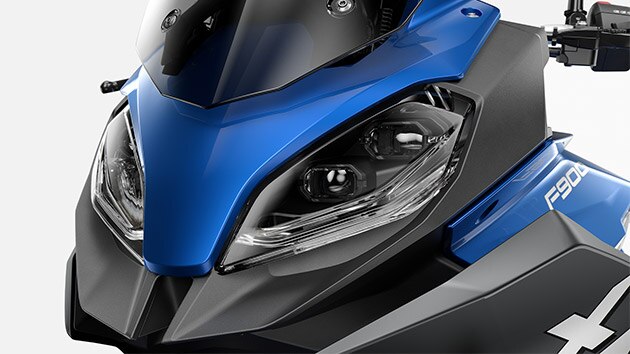 Nous voyons le système d'éclairage de la F 900 XR