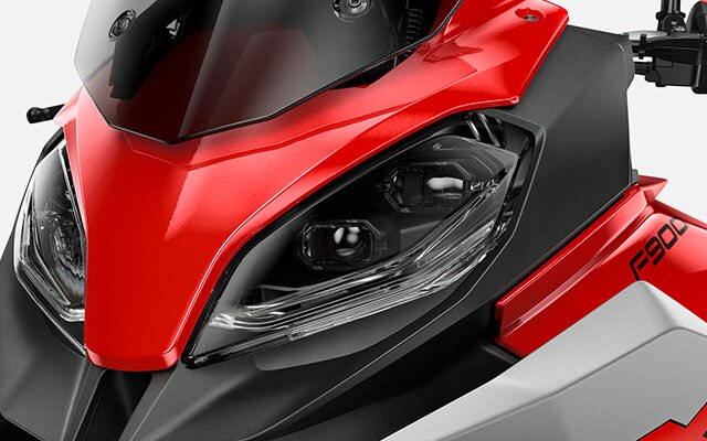Nous voyons le système d'éclairage de la F 900 XR