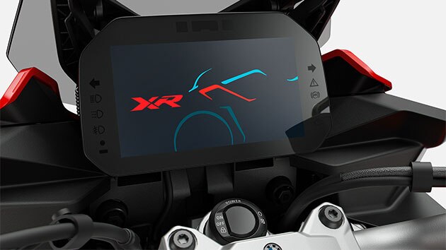 Nous voyons l'écran couleur TFT de la F 900 XR.