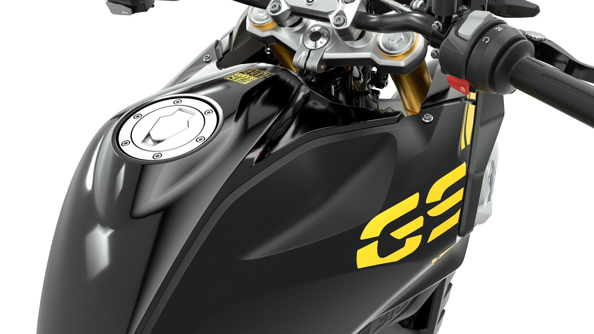 Réservoir et guidon de la G 310 GS en détail de biais de haut.