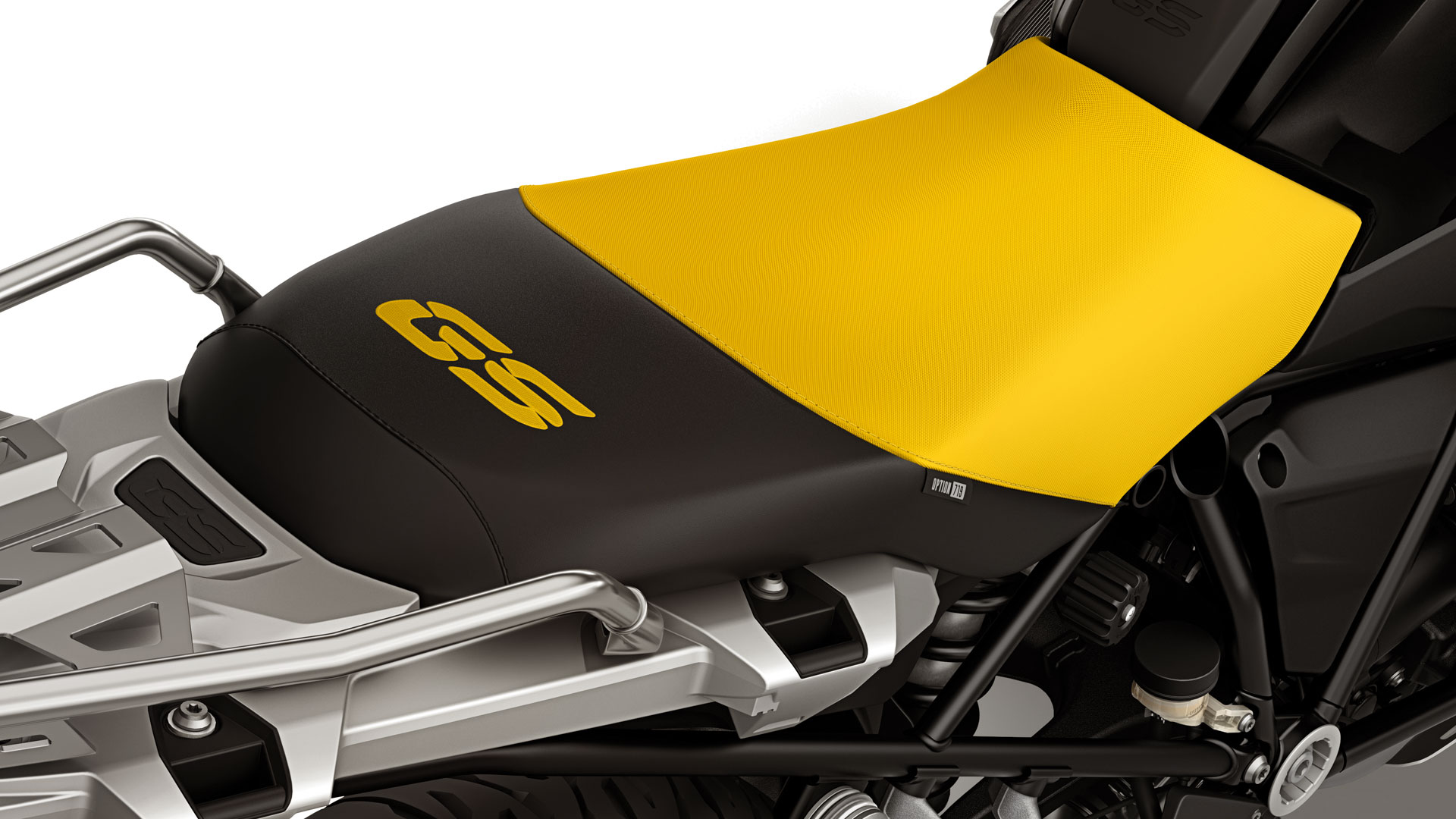 Nous voyons ici la selle jaune et noire Edition 40 Years avec le logo GS brodé.