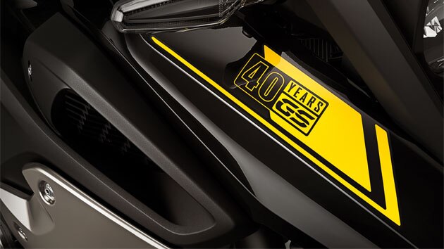 Nous voyons ici l'autocollant 40 Years GS en gros plan.