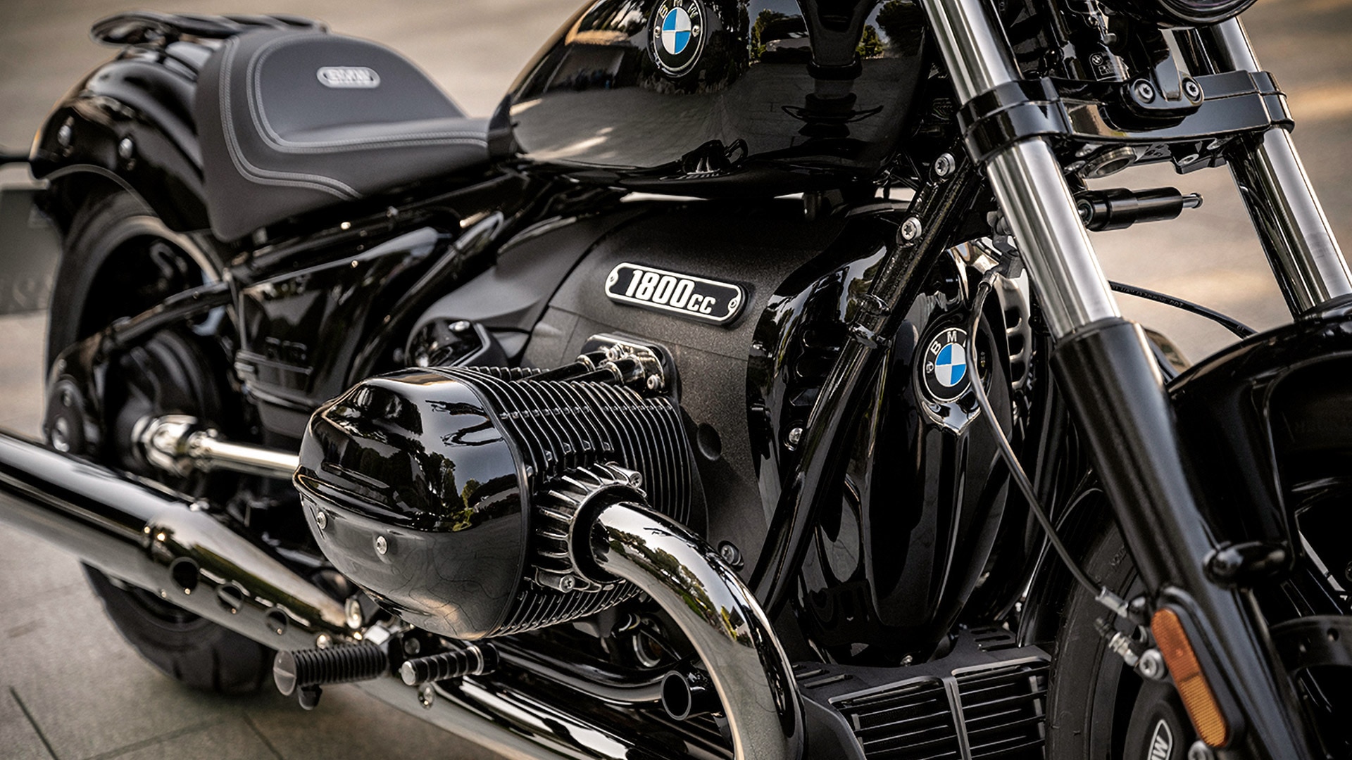 La BMW R 18 avec peinture Two-Tone Brooklyn grey metallic : Blacked Out