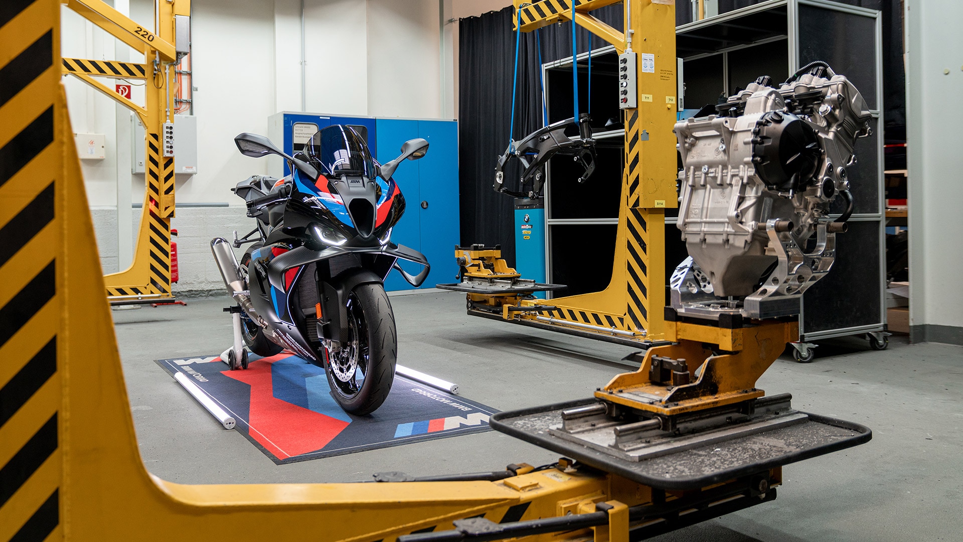 La M 1000 RR de BMW Motorrad avec le cadre M Motorsport