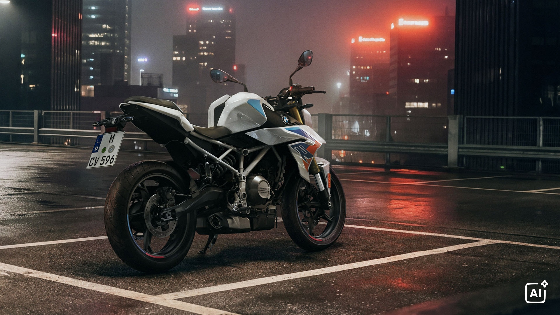 La BMW F 450 R sur le toit d’un parking à étages