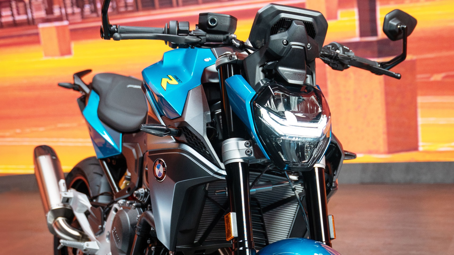 La fourche télescopique inversée réglable de la BMW F 900 R de BMW Motorrad