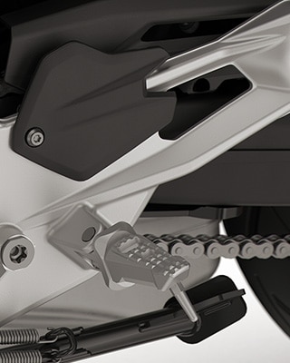 Les repose-pieds de la BMW F 900 R de BMW Motorrad