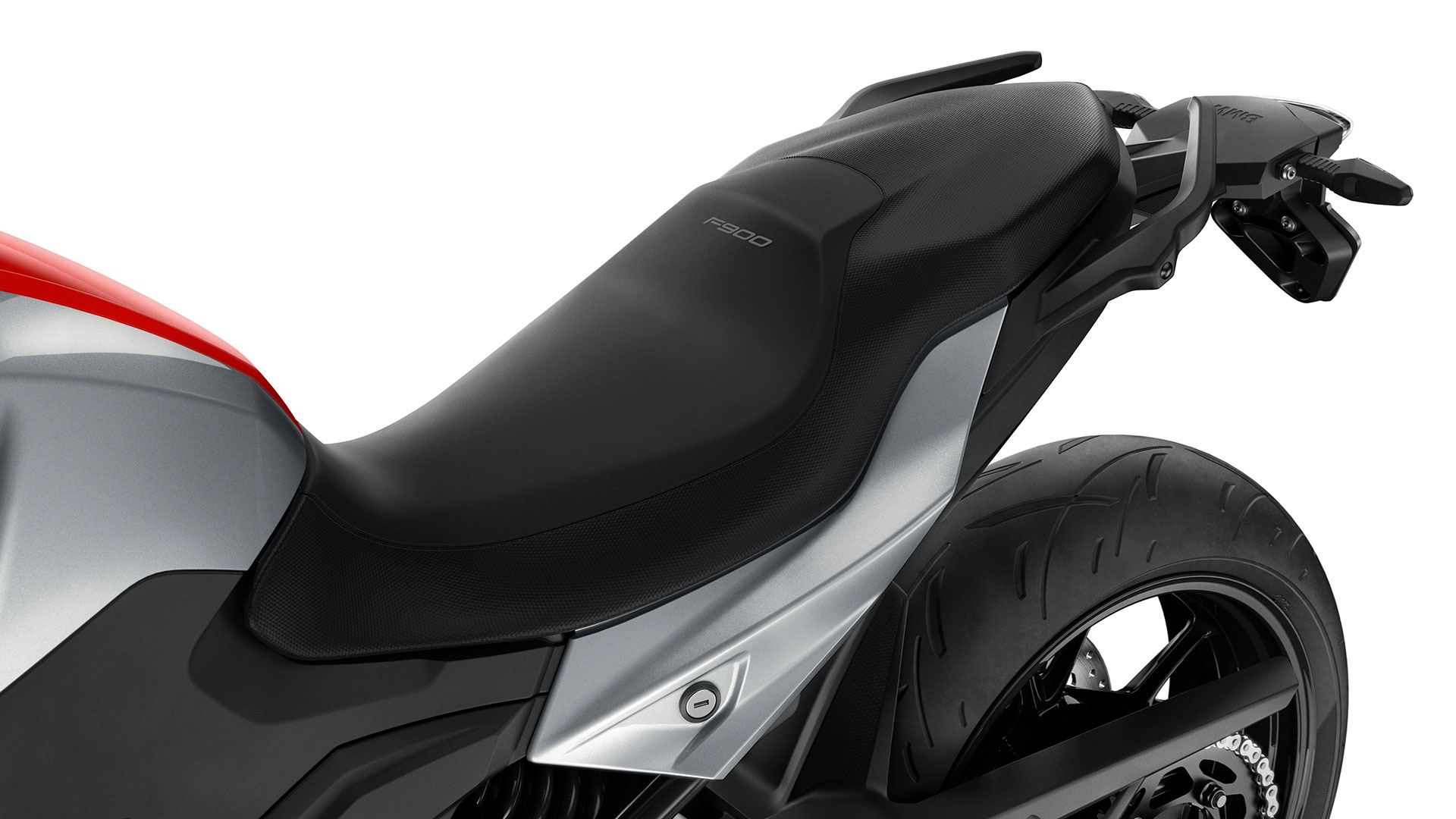 Selle de la F 900 R. Grâce à ses six hauteurs de selle, tout le monde y trouve sa place.