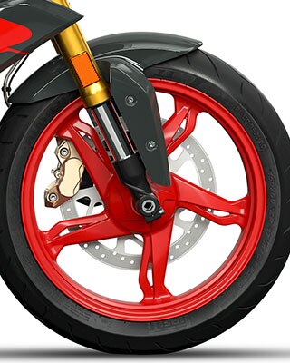 Nous voyons ici la jante en aluminium coulé de la moto roadster BMW G 310 R.