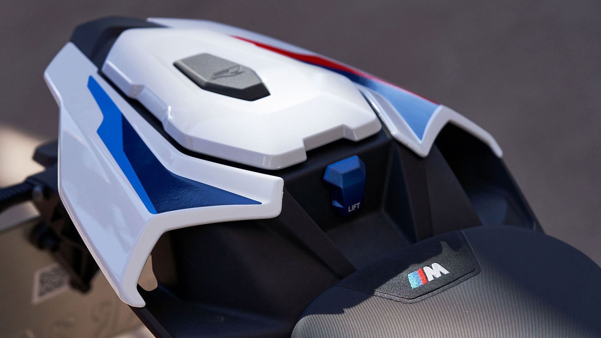 Cache de selle passager de la S 1000 R.