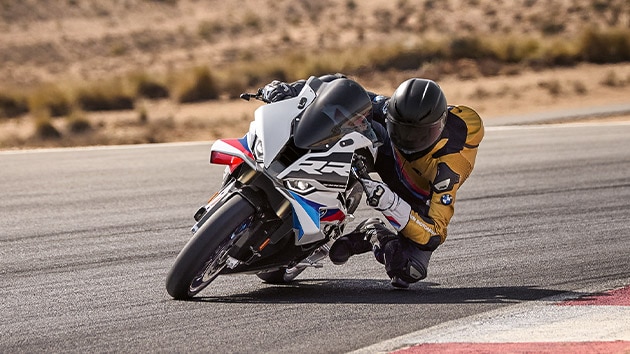 La S 1000 RR évoluant sur un circuit