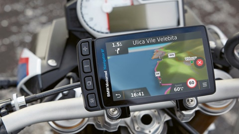 Accent mis sur le système Navigator VI sur la S 1000 R.