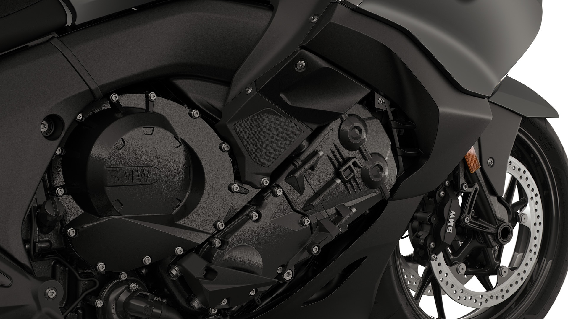 Gros plan sur le moteur six cylindres.
