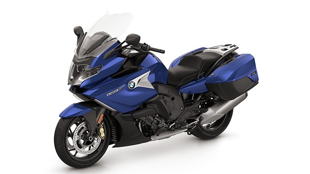 La BMW K 1600 GT en Light white uni / Racing blue metallic.