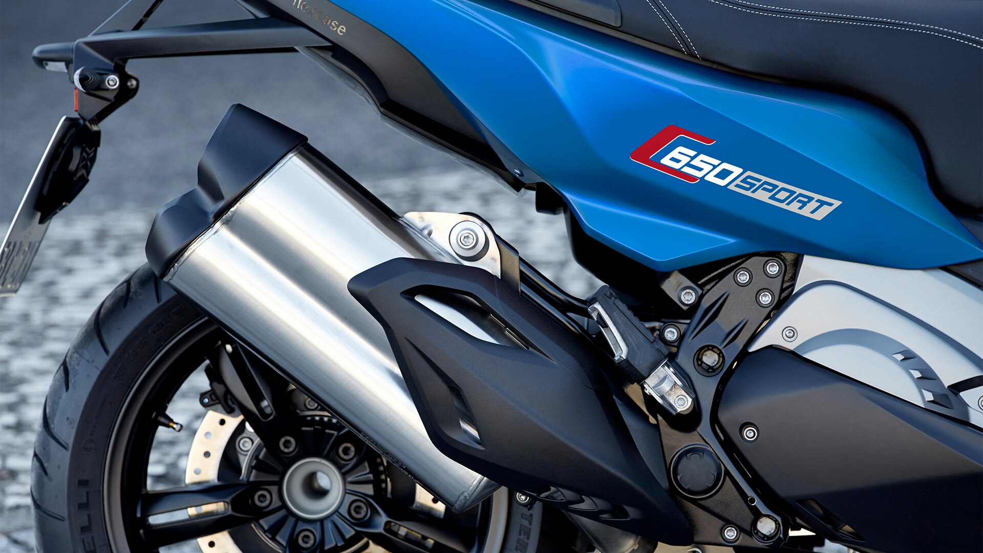 C 650 Sport Nouveau silencieux.
