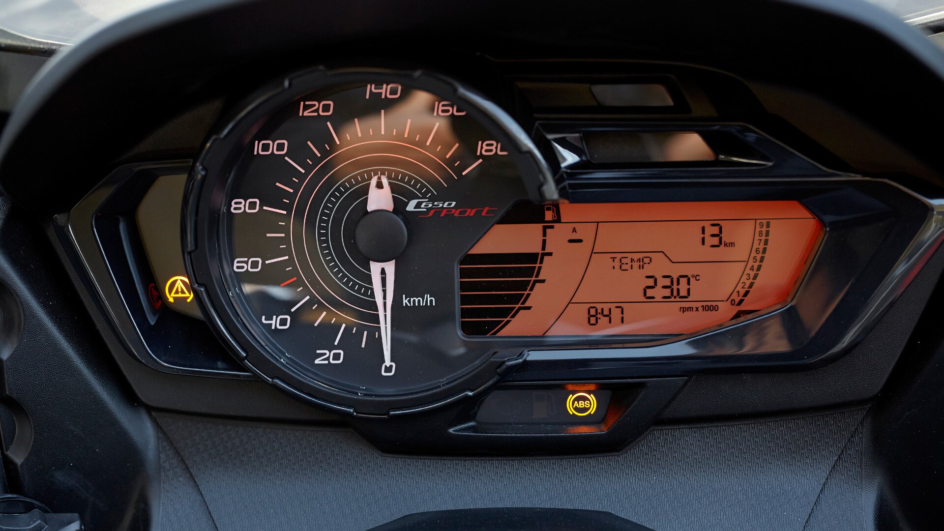 C 650 Sport Combiné d'instruments multifonction.