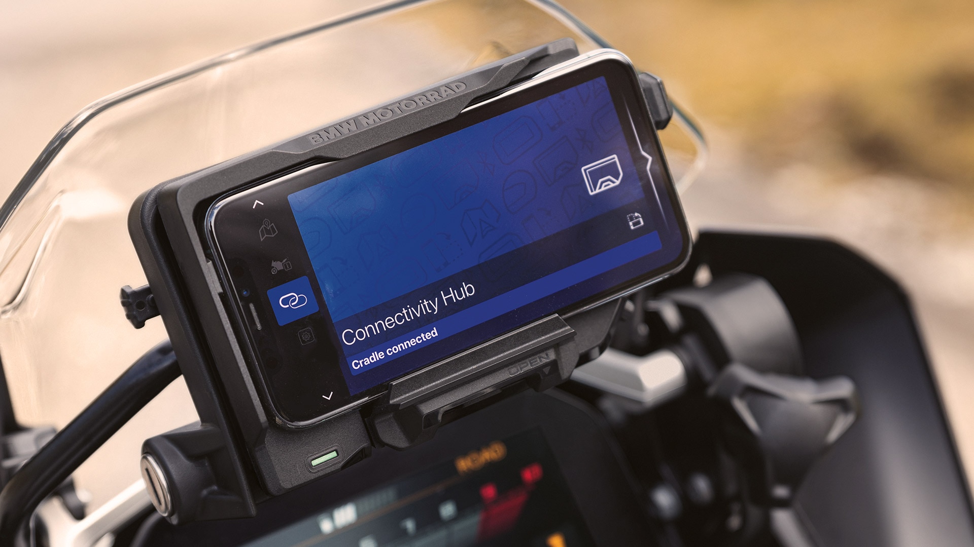 BMW ConnectedRide Cradle et Connectivity Hub.