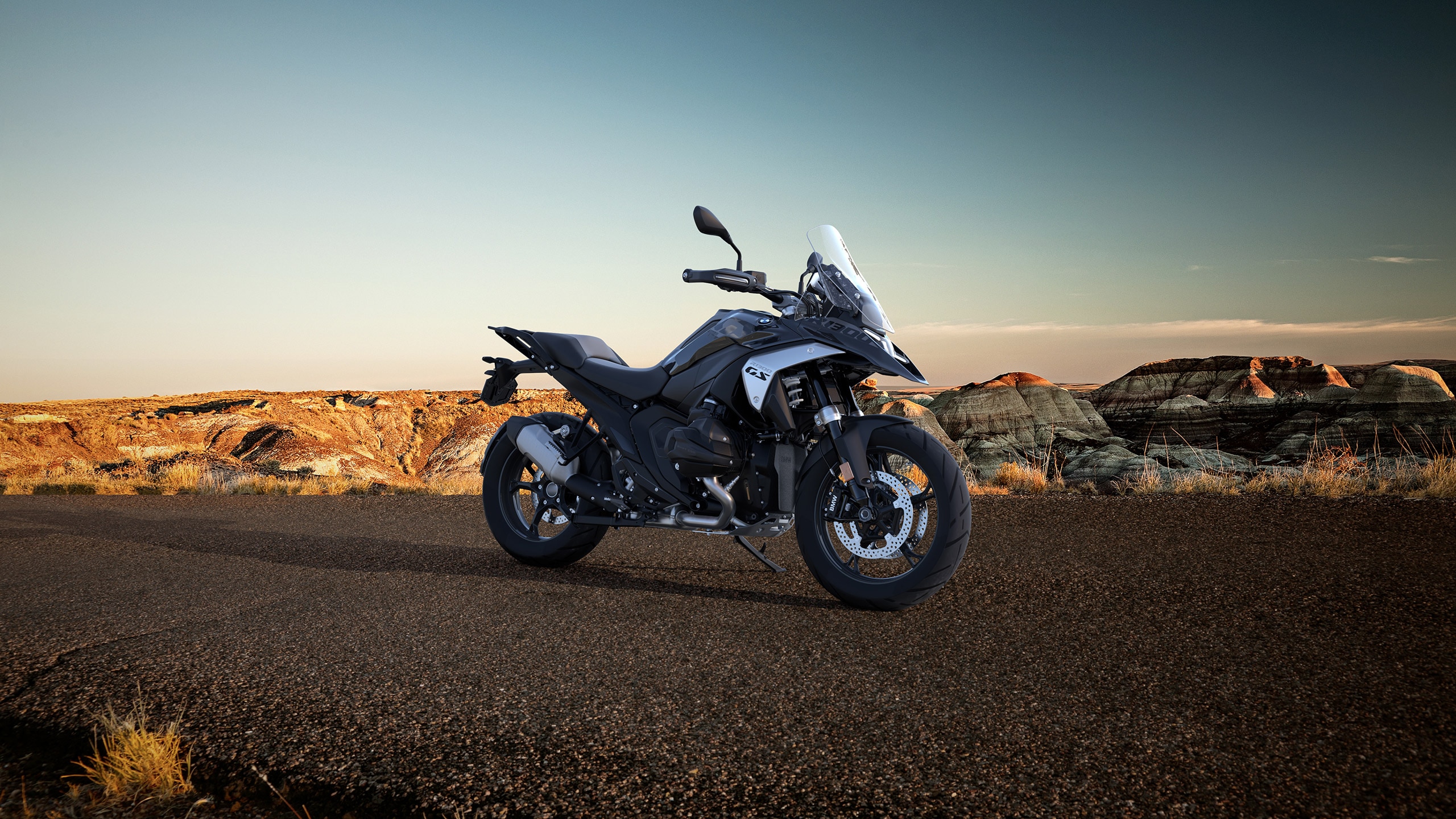 La R 1300 GS Triple Black, la grande enduro tout-terrain de BMW Motorrad