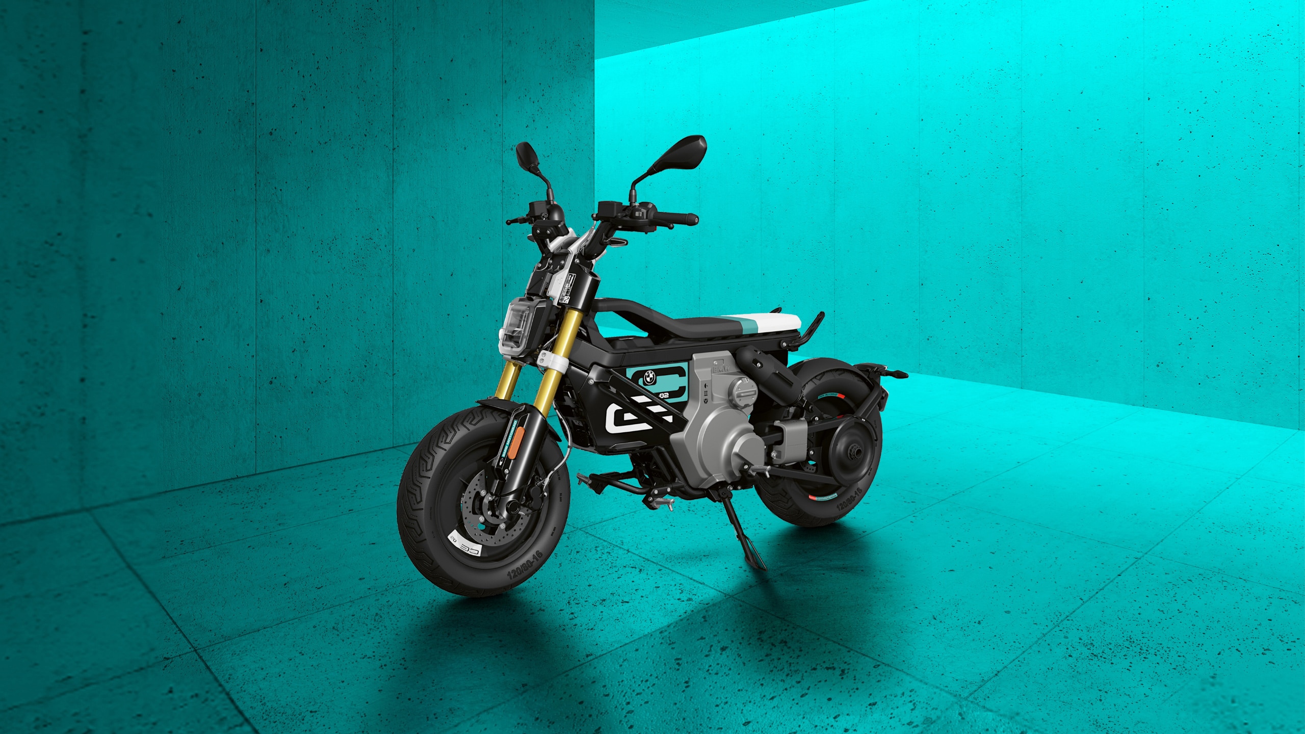 CE 02 scooter/moto électrique/eParkourer en 125 ou 50cc BMW